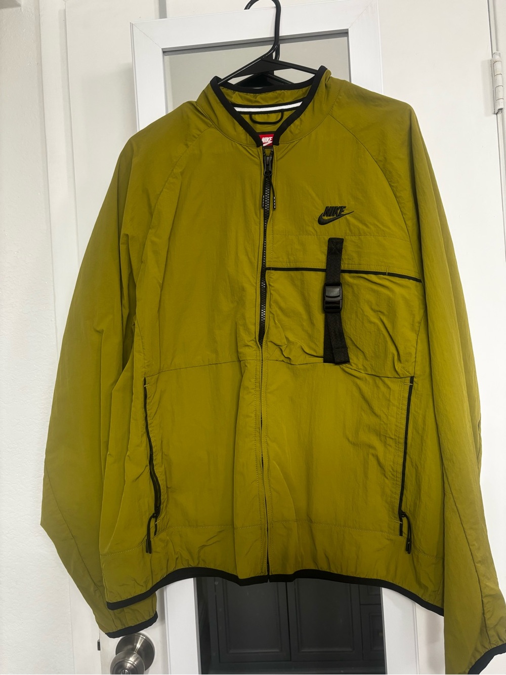 Nike Men's Olive Green Full-Zip Windbreaker Jacket